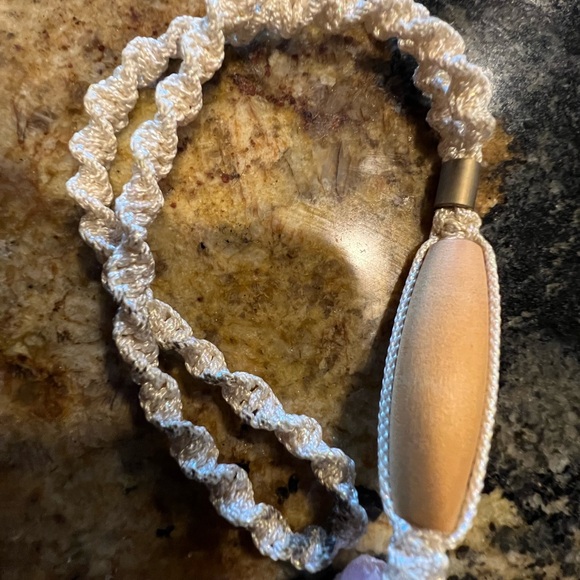 Elegant Macrame & Ro’s Quartz Charm - Picture 4 of 4